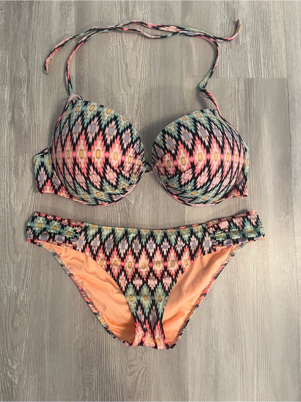 Victoria’s Secret Ikat Fabulous Knockout Bikini size 36DD & Medium